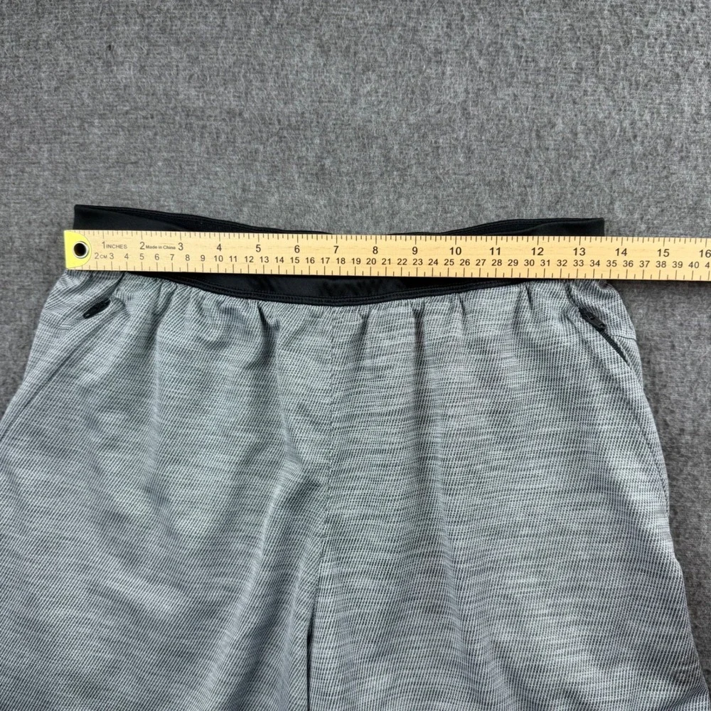 Adidas Athletic Shorts Men's Size M‎ Grey Space Zipper Pockets Workout Training